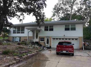 1313 Rainbow Dr, Waterloo, IA 50701