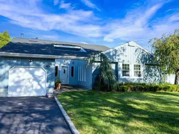 140 Tarpon Avenue, Medford, NY 11763