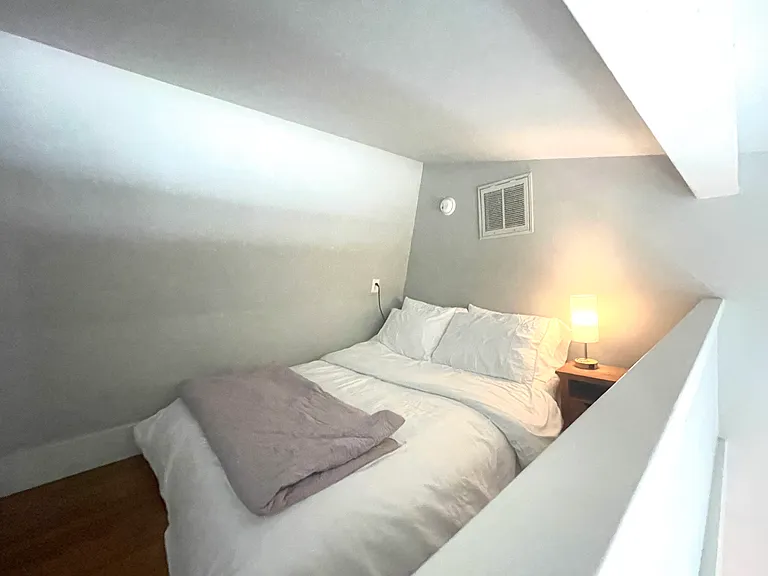 White Cir — Photo 16