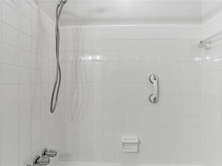 1601 Executive Park Ln NE — Photo 15