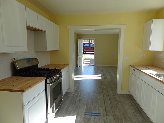 4th image of 141 Silverado Trl #House
