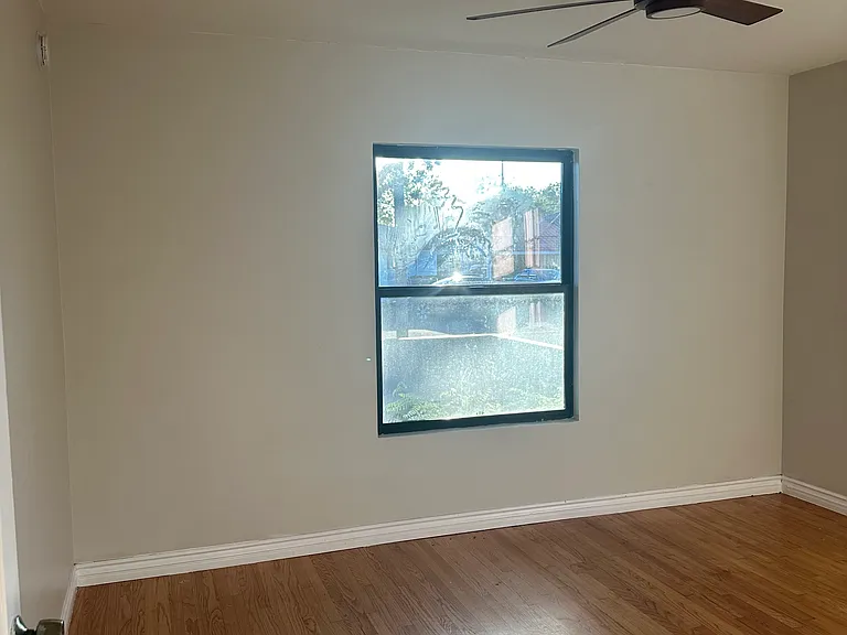 Magnolia Ave — Photo 15