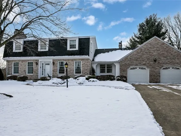 886 Wisteria Dr, Barberton, OH 44203