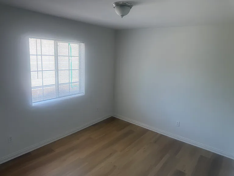 1153 E 56th St #1153 — Photo 6