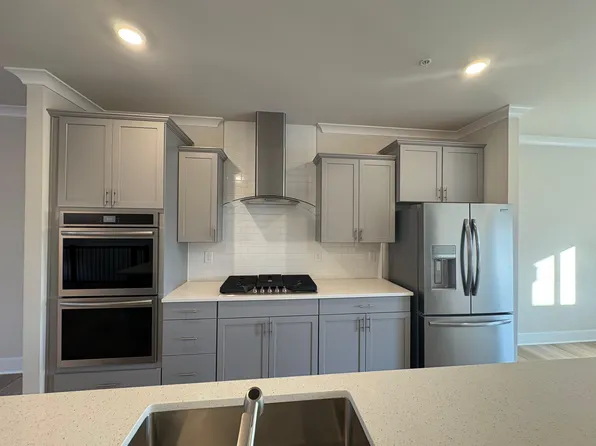 504 Downswing Rd, Pikesville, MD 21208