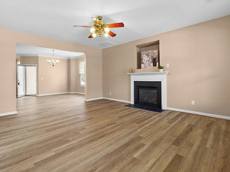 249 W Gilbert St — Photo 4