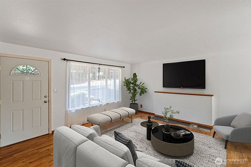 2nd image of 1527 Sylvan Way
