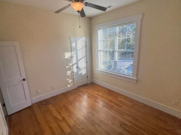 819 Meadowsweet Ln — Photo 12