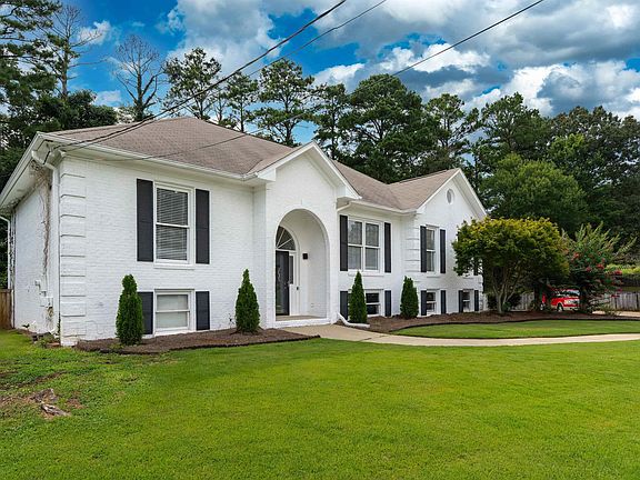 3rd image of 416 Still Oaks Cir