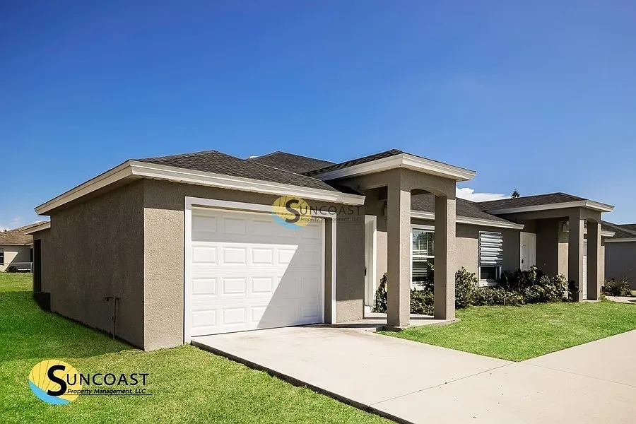 Cape Coral Living Minutes from Sanibel Island — Photo 2
