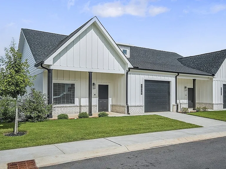 Villas at Capital Twenty — Photo 21