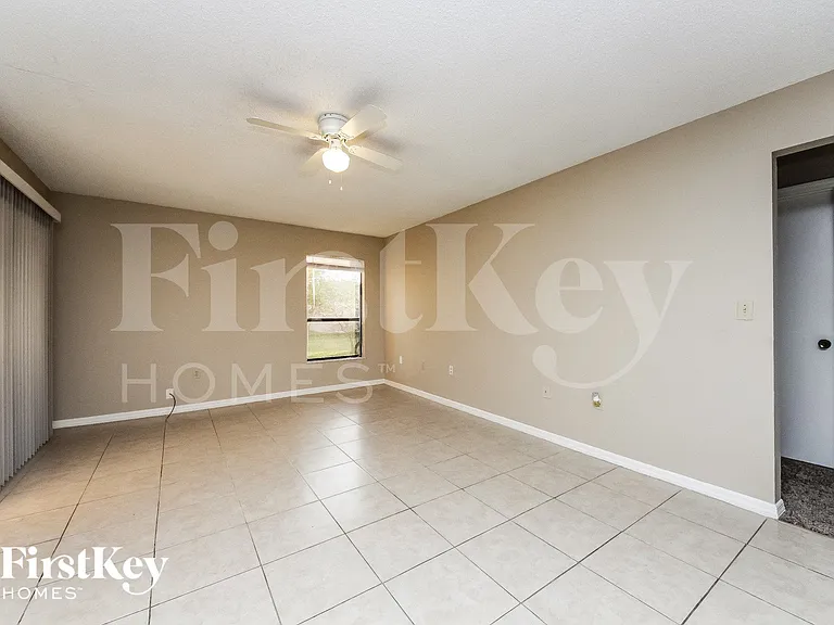 610 Fresno Ct — Photo 3