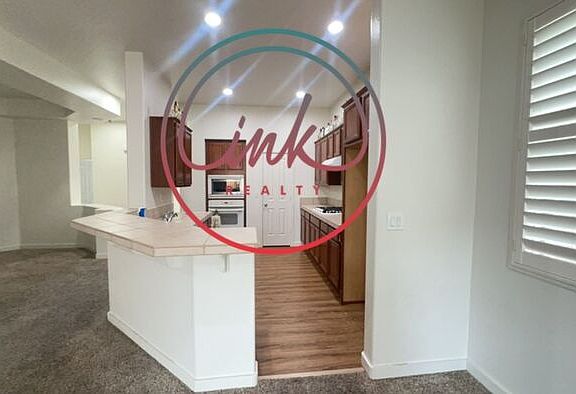 5th image of 1148 Oasis Park Dr