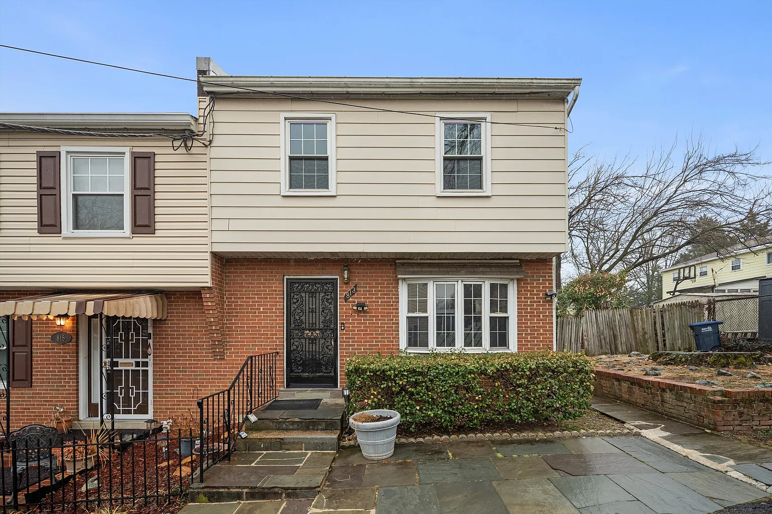 813 Delafield St NE photo 1