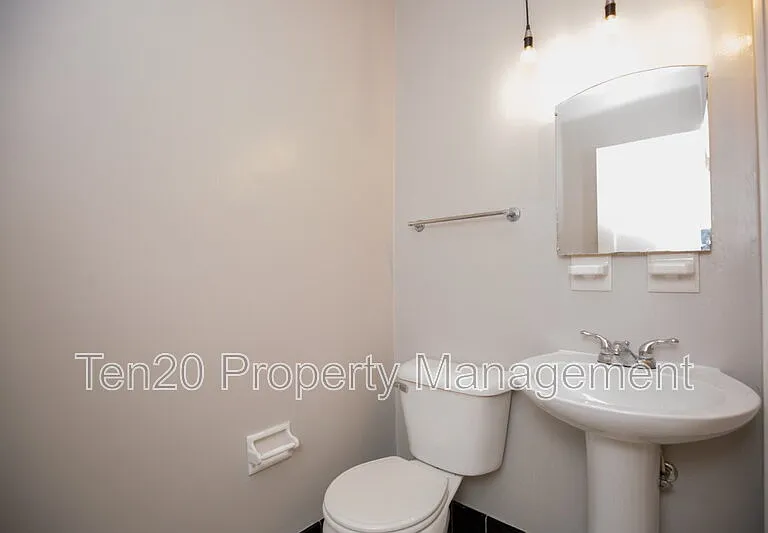 1706 Wells Dr — Photo 16