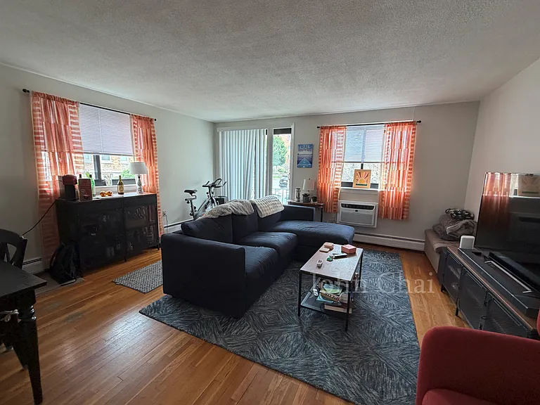 95 Sutherland Rd #3B — Photo 6