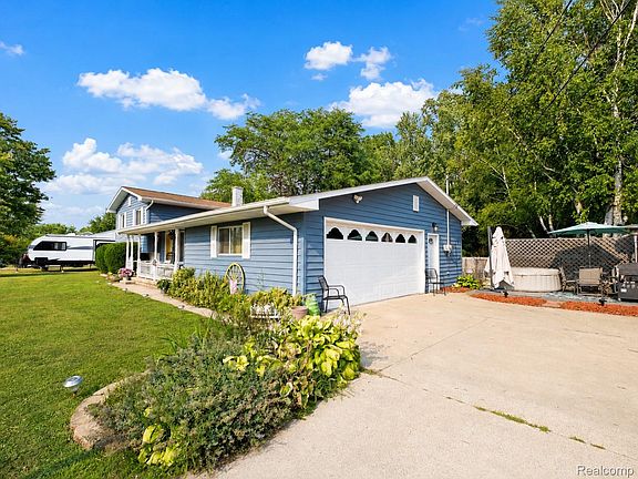 2nd image of 5197 Capri Ln