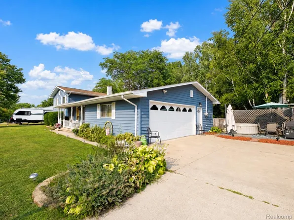 5197 Capri Ln, Flint, MI 48507
