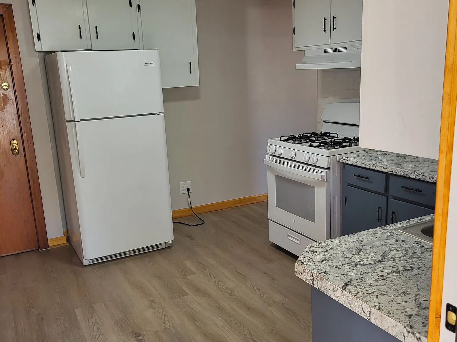 2 bed, $995 — Photo 2