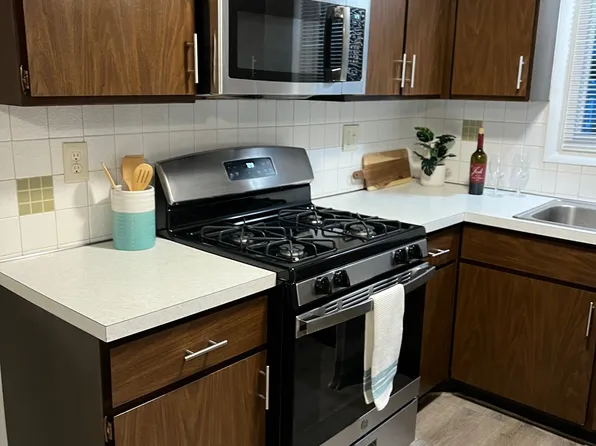 1475 Ashland Ave #1, Des Plaines, IL 60016