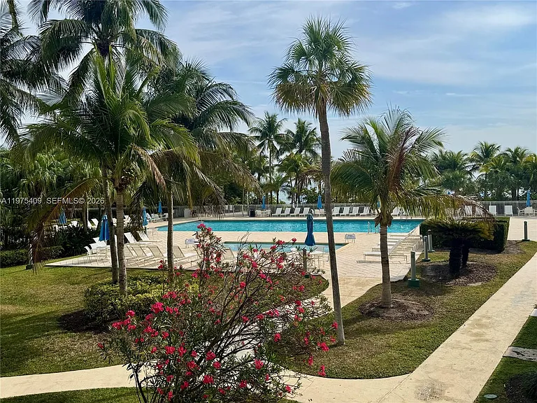881 Ocean Dr — Photo 15
