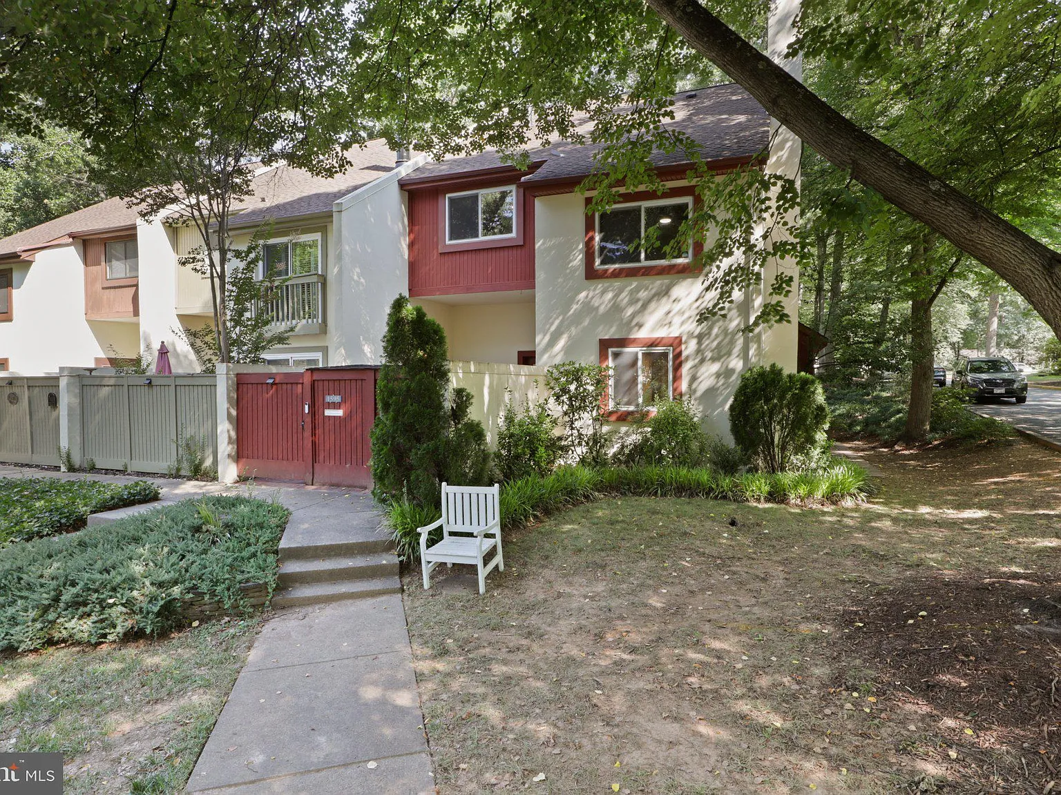 4 bed, 2.5 bath, 2518 sqft, $3,700 — Photo 2