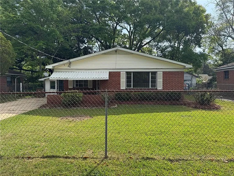 713 Iris Ave — Photo 1