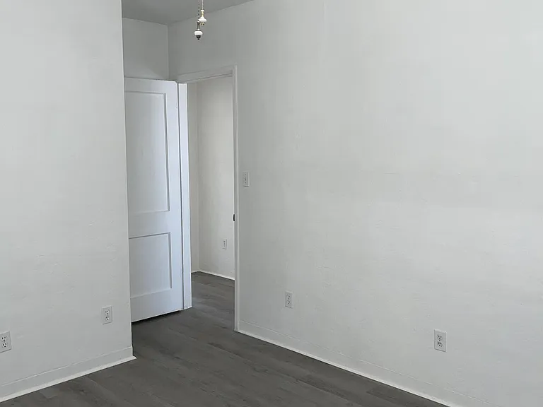 122 Brandon Ave — Photo 15