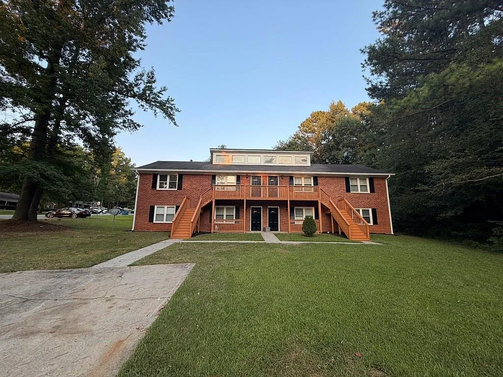 2 bed, 2.0 bath, 2148 sqft, $1,400 — Photo 2