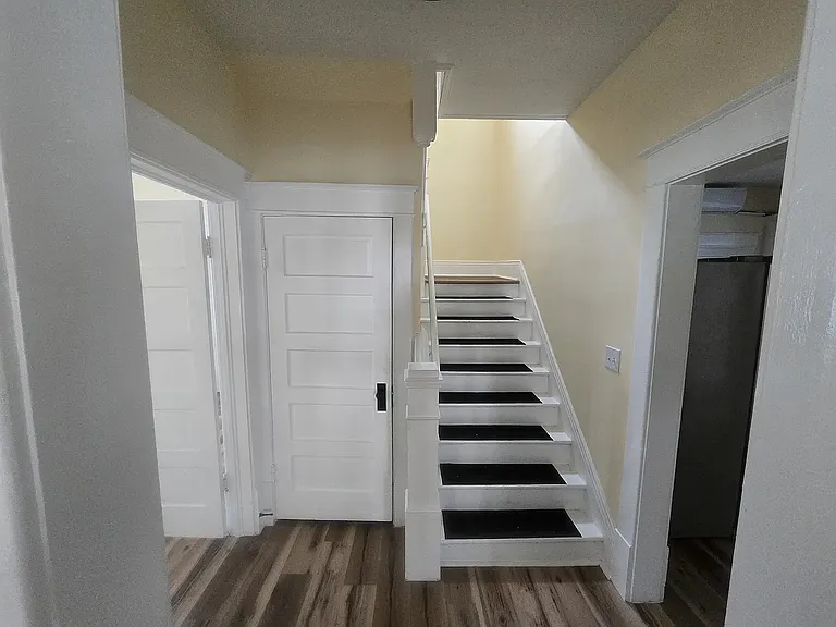 724 Temple Ave — Photo 13