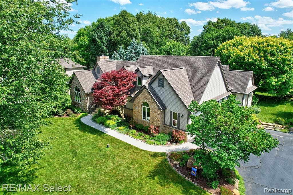 10889 Ridge View Trl, Fenton, MI 48430 Zillow