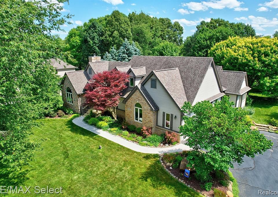 10889 Ridge View Trl, Fenton, MI 48430 Zillow