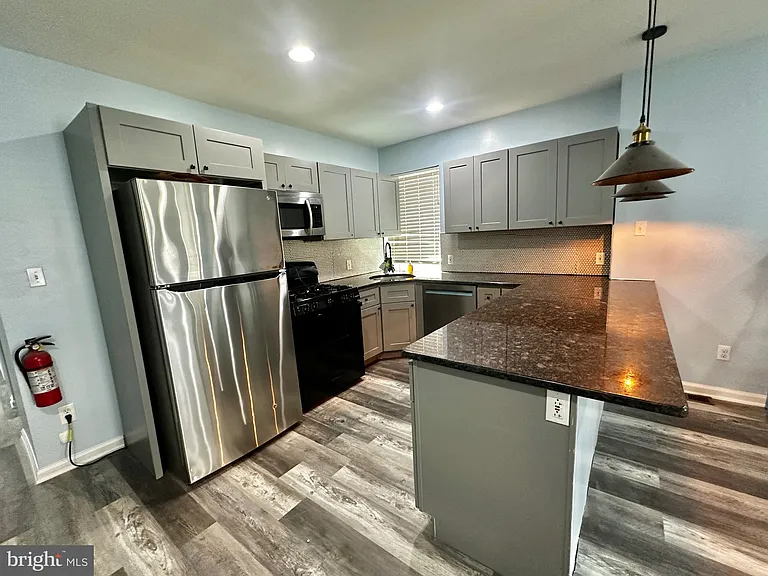 542 Stanbridge St #1 — Photo 8
