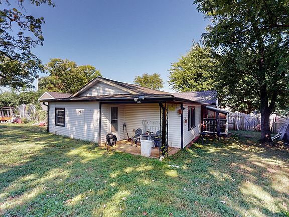 2nd image of 407 Villa St