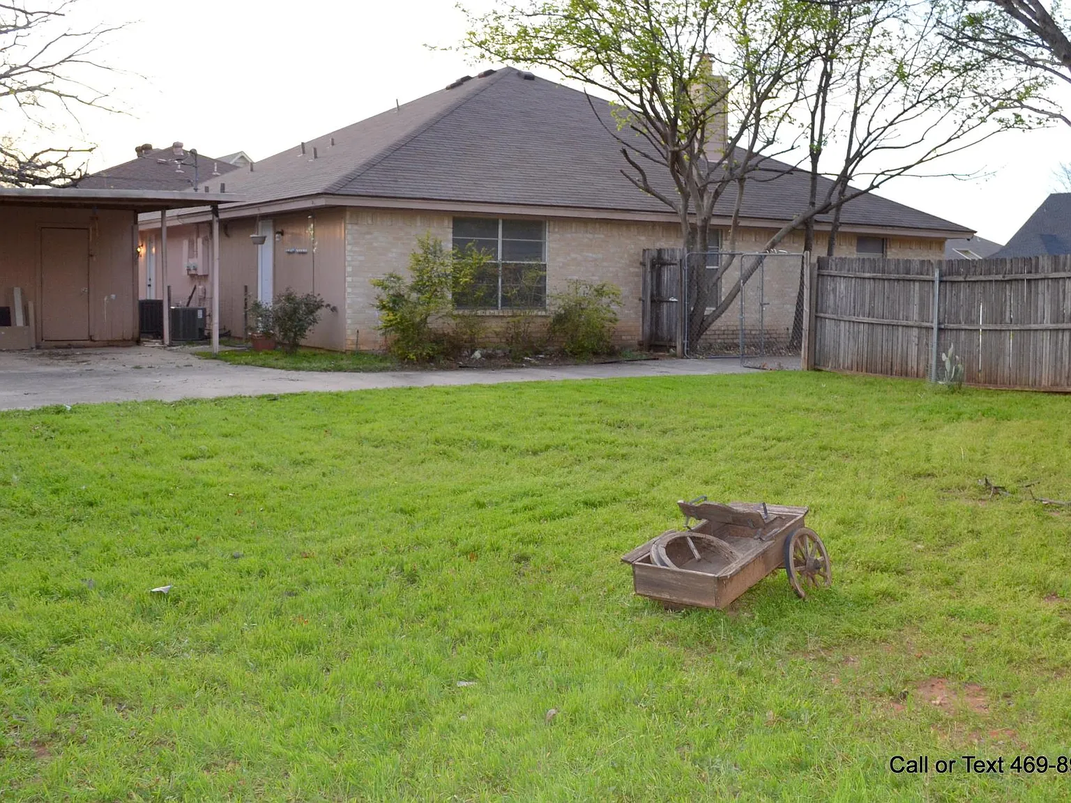 7610 April Ct — Photo 3