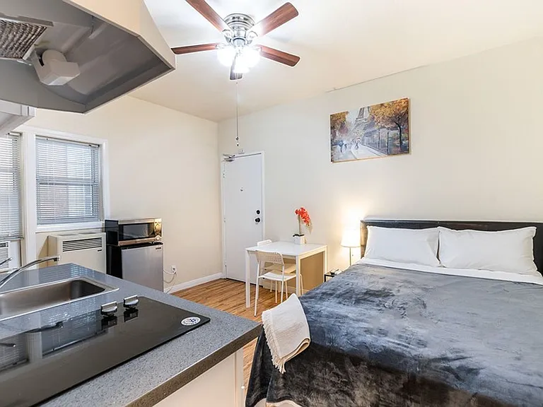 Soto Rose Apartments — Photo 28