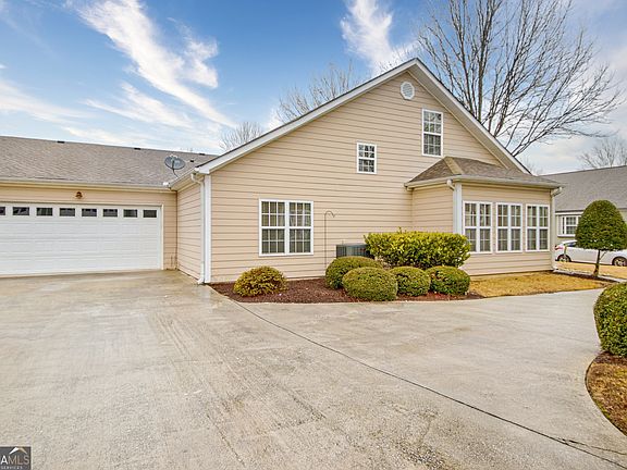 4th image of 403 Commonwealth Cir