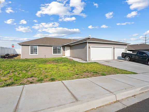 2nd image of 2734 Curlew St