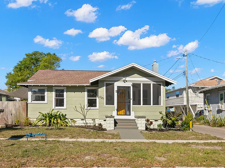 620 15th St N — Photo 3