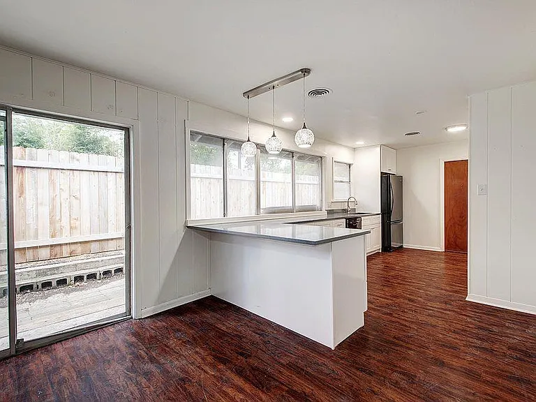 6108 Cherrylawn Cir — Photo 9