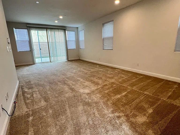 1335 Orchid Ct — Photo 6