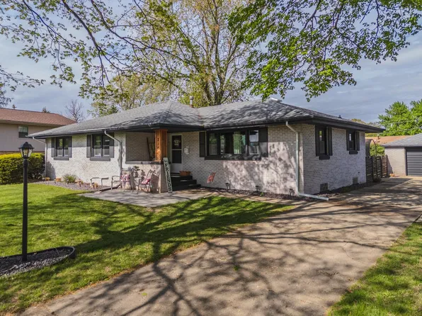 218 Ivanhoe Way, Bloomington, IL 61701