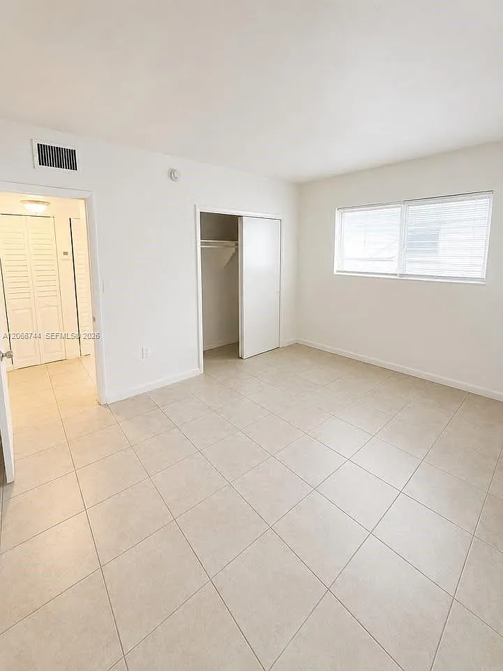 Normas Condo @1951 Ne 167 — Photo 2