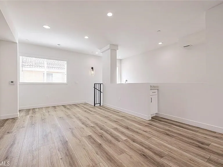 14662 W Sara Ln — Photo 10