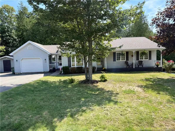 28 Chatwin St, Rothesay, NB E2S 1A3