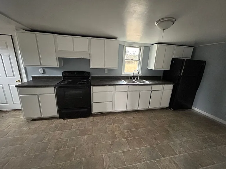 1028 S Arendell Ave — Photo 6
