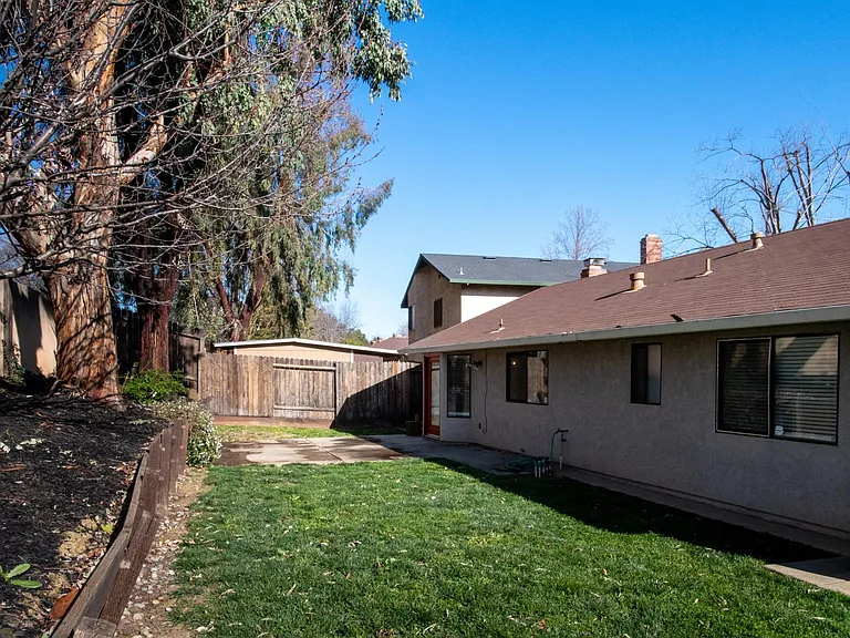 2226 Coroval Dr — Photo 20