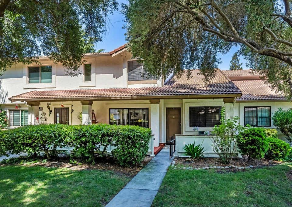 1st image of 430 Colony Knoll Dr