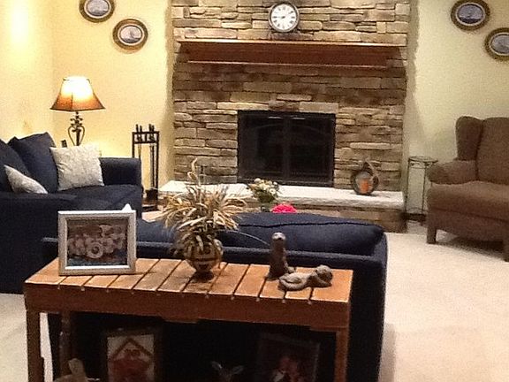 3rd image of 10S221 Wallace Dr