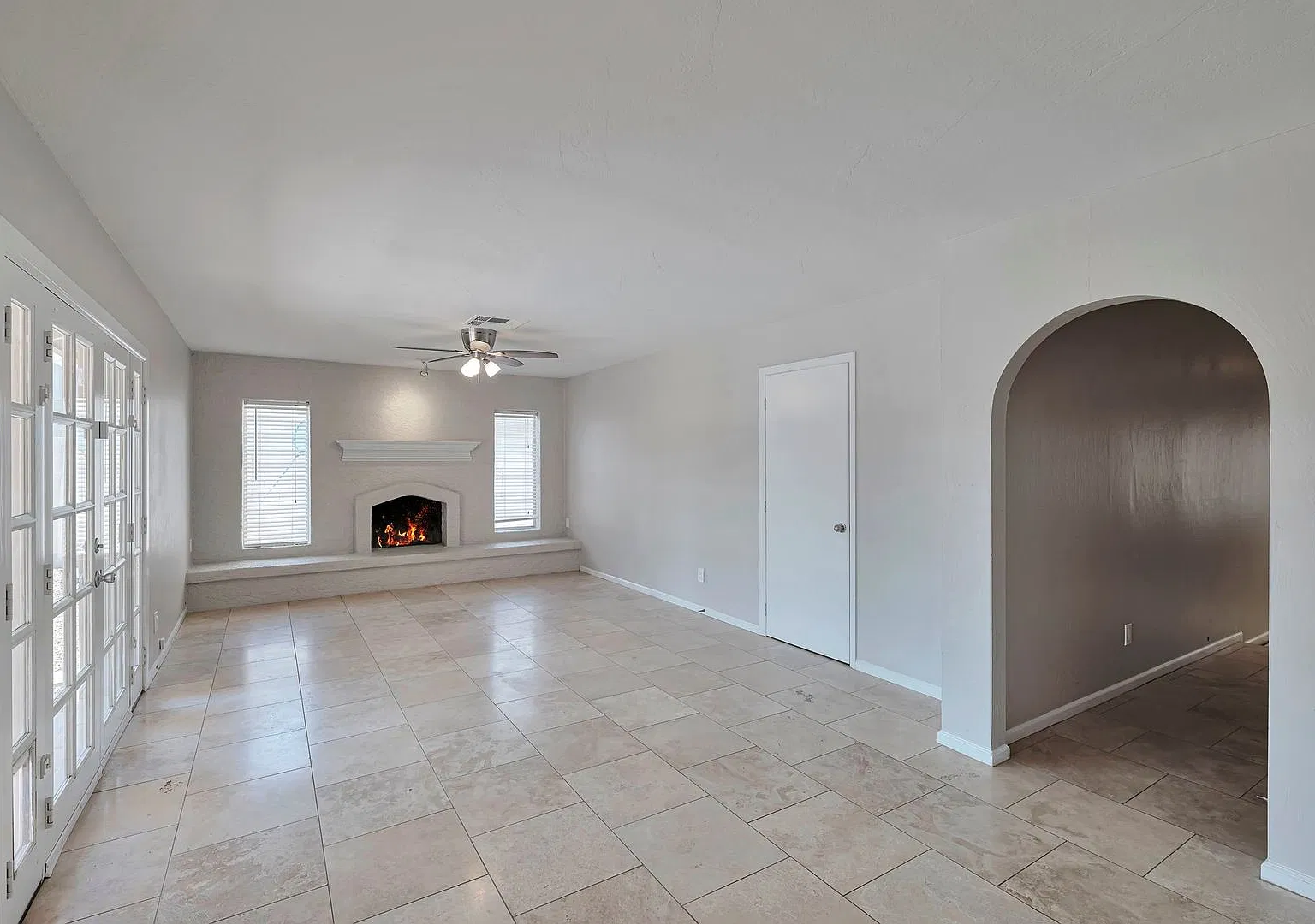Spacious four-bedroom, two-bathroom home in the desirable South Tempe! — Photo 3